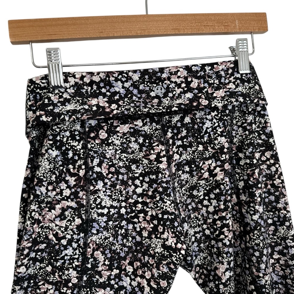 Lululemon Wunder Under Crop II Size 10 Roll Down Scallop Luxtreme 24" Floral - Picture 9 of 10